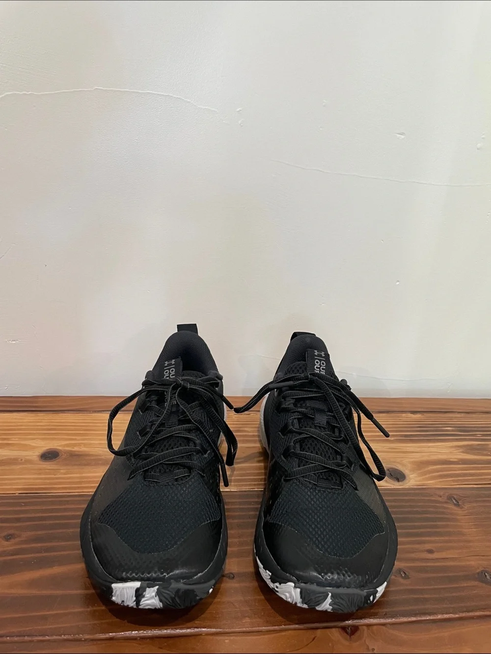Women’s Under Armour UA HOVR Ascent Basketball Shoes 9 Black White 3025680 001